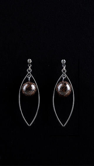 Kou . Ceramic Jewelry Designer